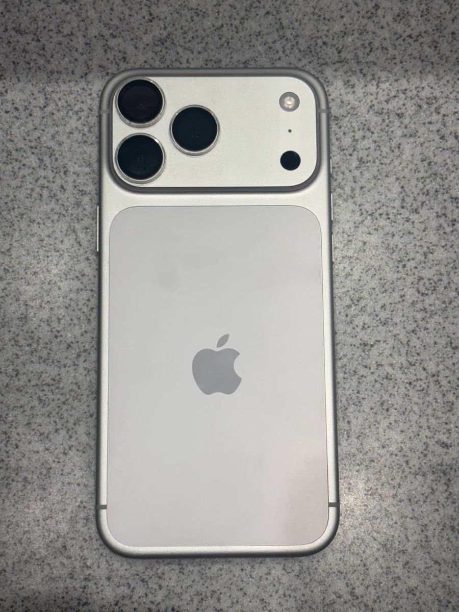 Apple Telefoni cellulari / Smartphones: iPhone 17 pro max  – Nuovo (secondo la descrizione) da Niedergösgen venduto da tin_lg6m