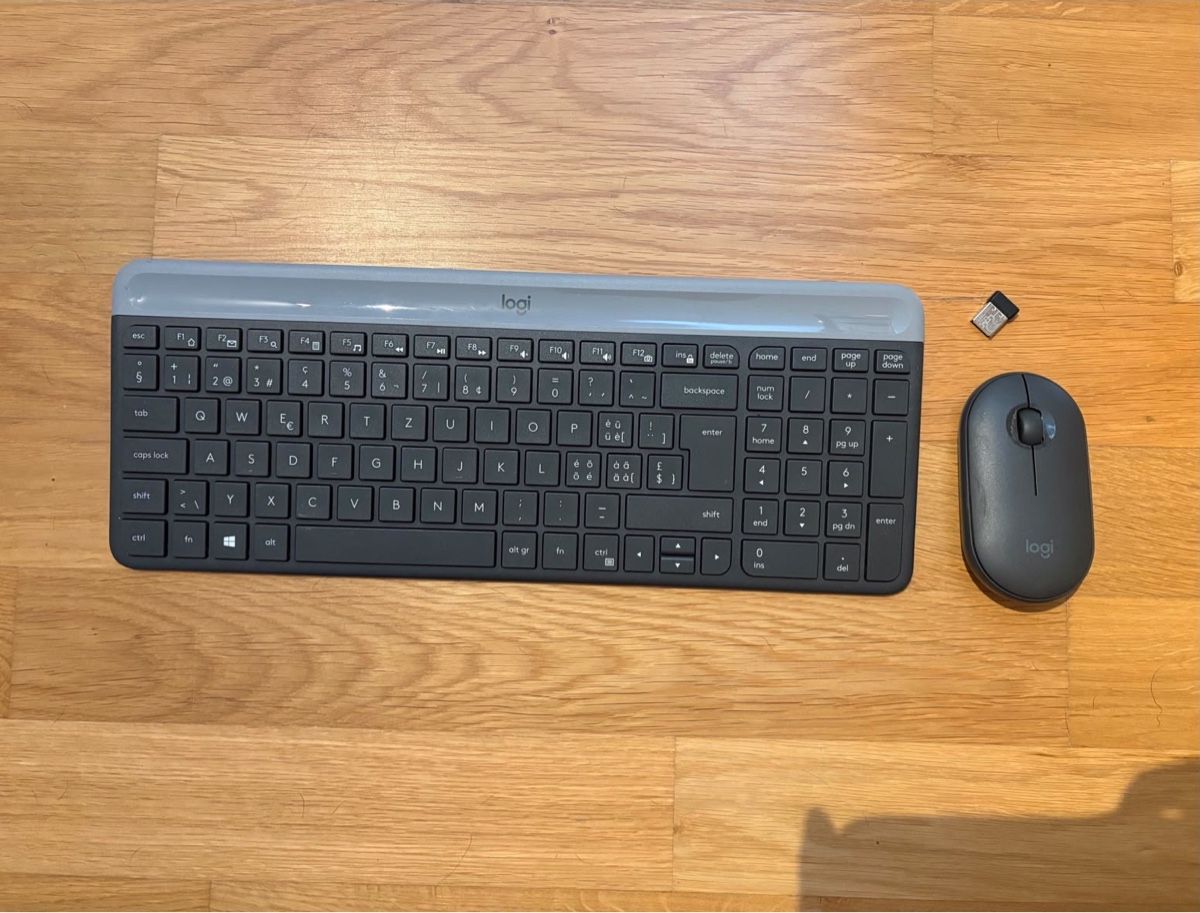 Logitech Tastiere: Tastiera e mouse Logitech  – Usato da Roveredo GR venduto da joh_9xxf