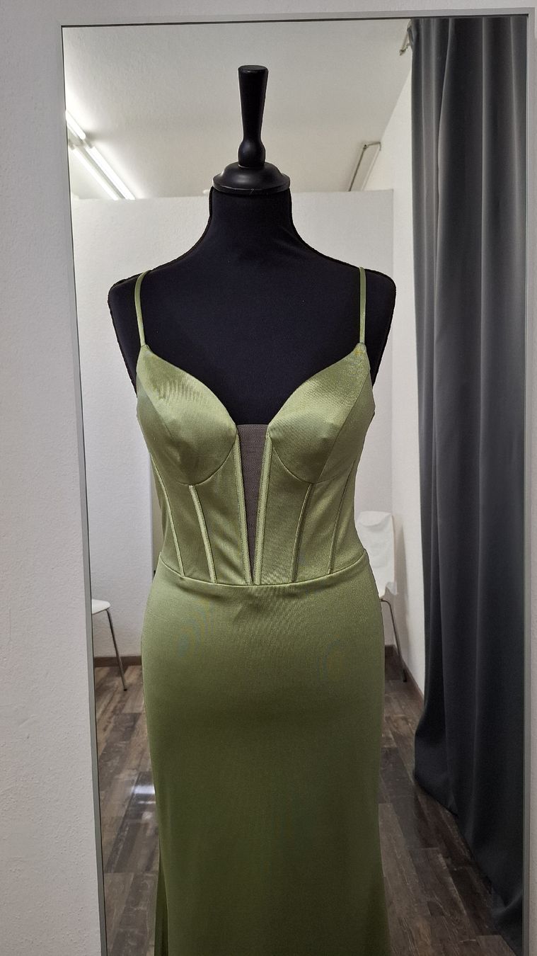 Robes: Abendkleid Green – Neuf (Voir description) à Uster par VMT. 1