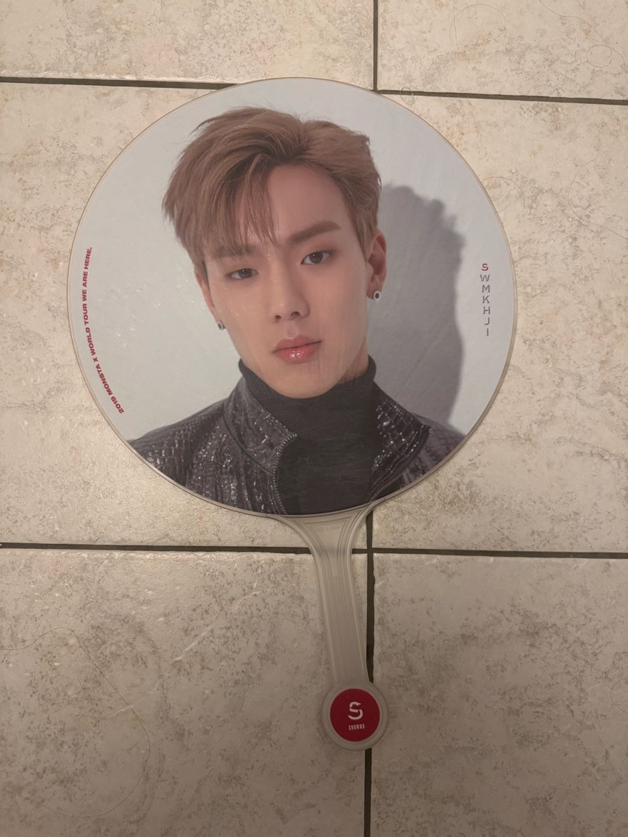 Foto & Immagini: Fächer Shownu Monsta X – Usato da Belp venduto da leu_s68w