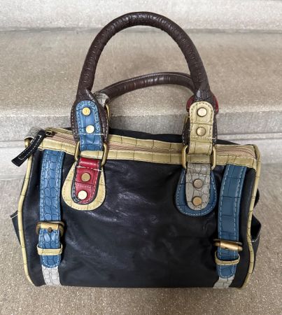 neuwertige Handtasche     -   Modell-Tasche