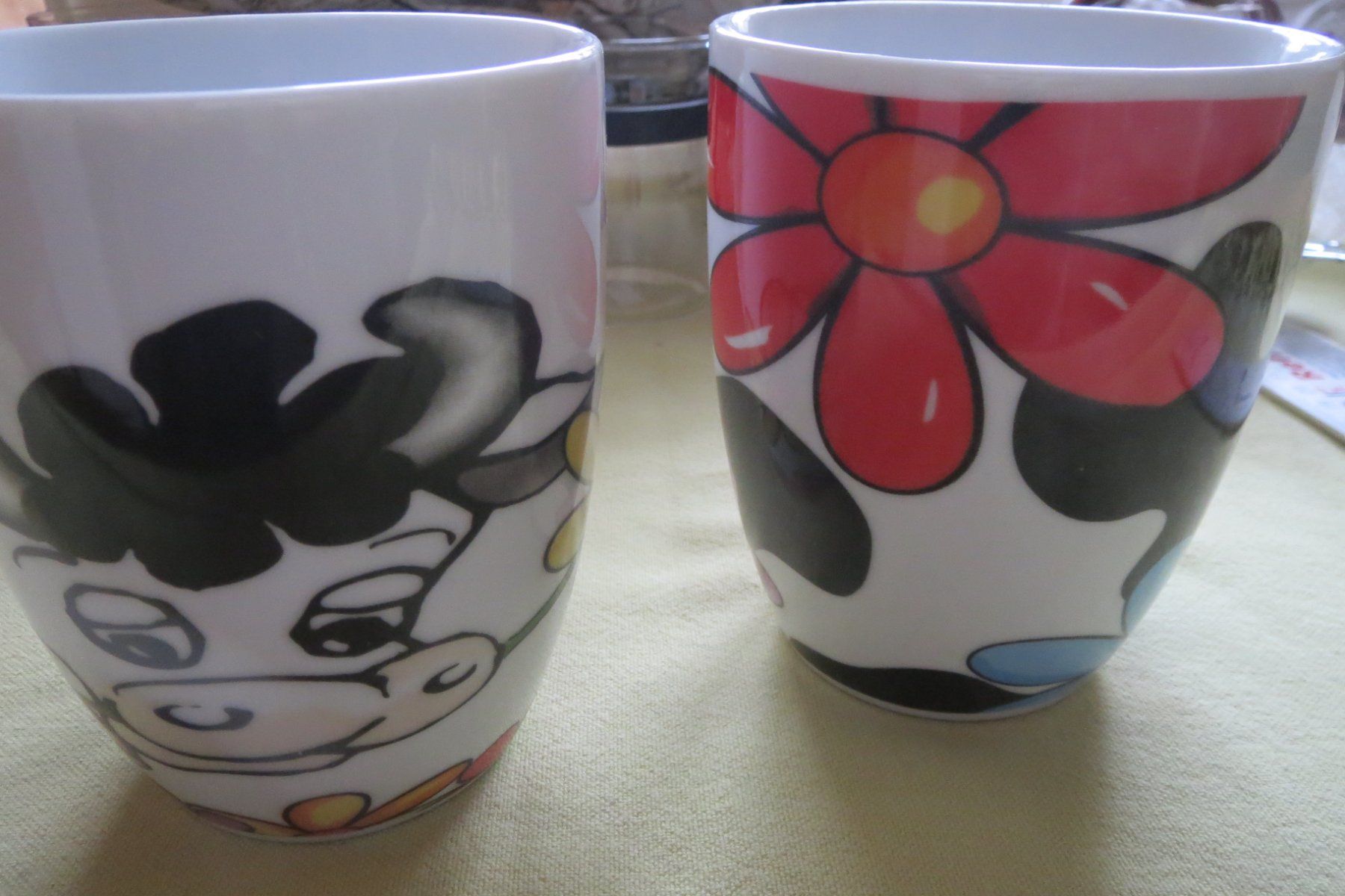 Tazze: Tassen mit Kuh und Blumenmuster – Usato da Herisau venduto da fan_h9qj