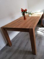 Tisch aus Massivholz