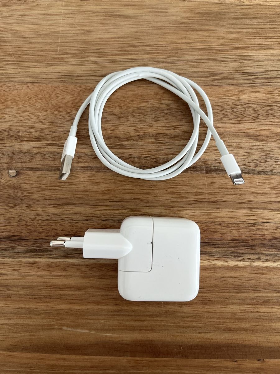 Apple Caricabatterie: Apple 10W USB Power Adapter with Cable - Great Deal! – Usato da Bern venduto da Piratamorgan