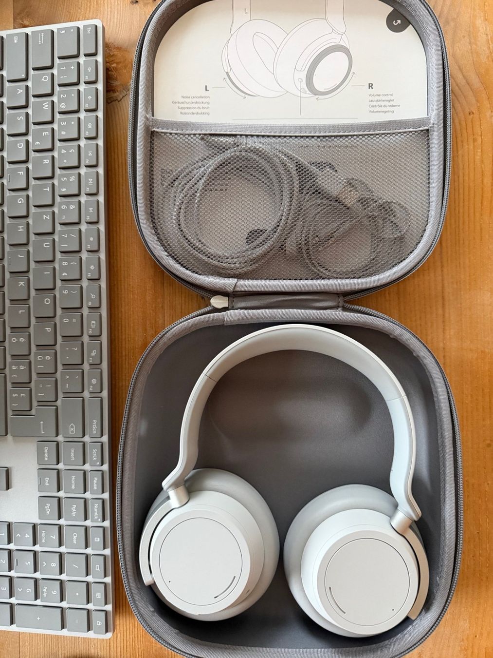 Microsoft Tastiere: Microsoft Surface Keyboard, Mouse und Headphones – Usato da Uetikon am See venduto da Holgi 1