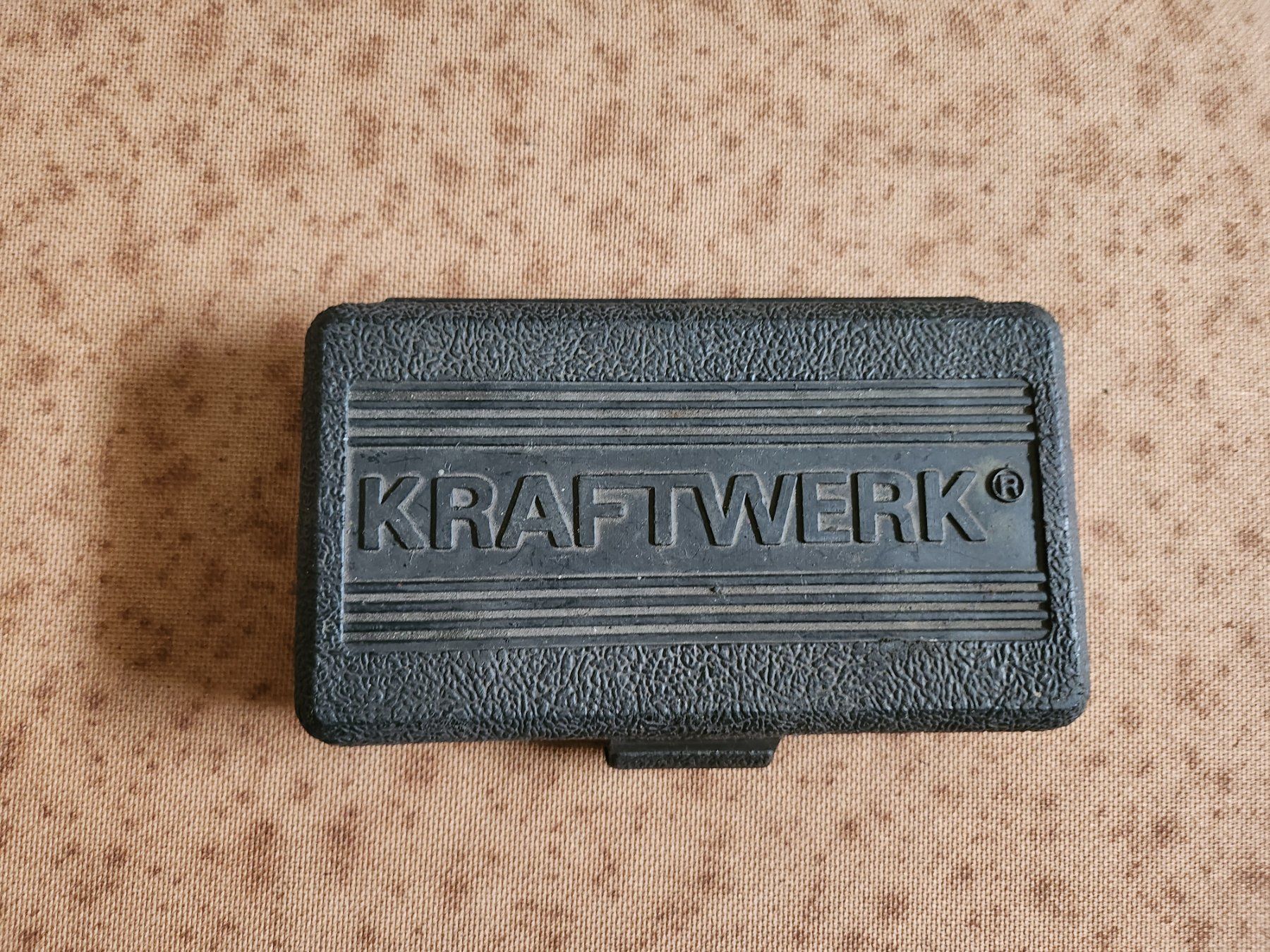 Kraftwerk Tutti gli attrezzi: Kleiner RATSCHENKASTEN  KRAFTWERK – Usato da Romanshorn venduto da Legere8