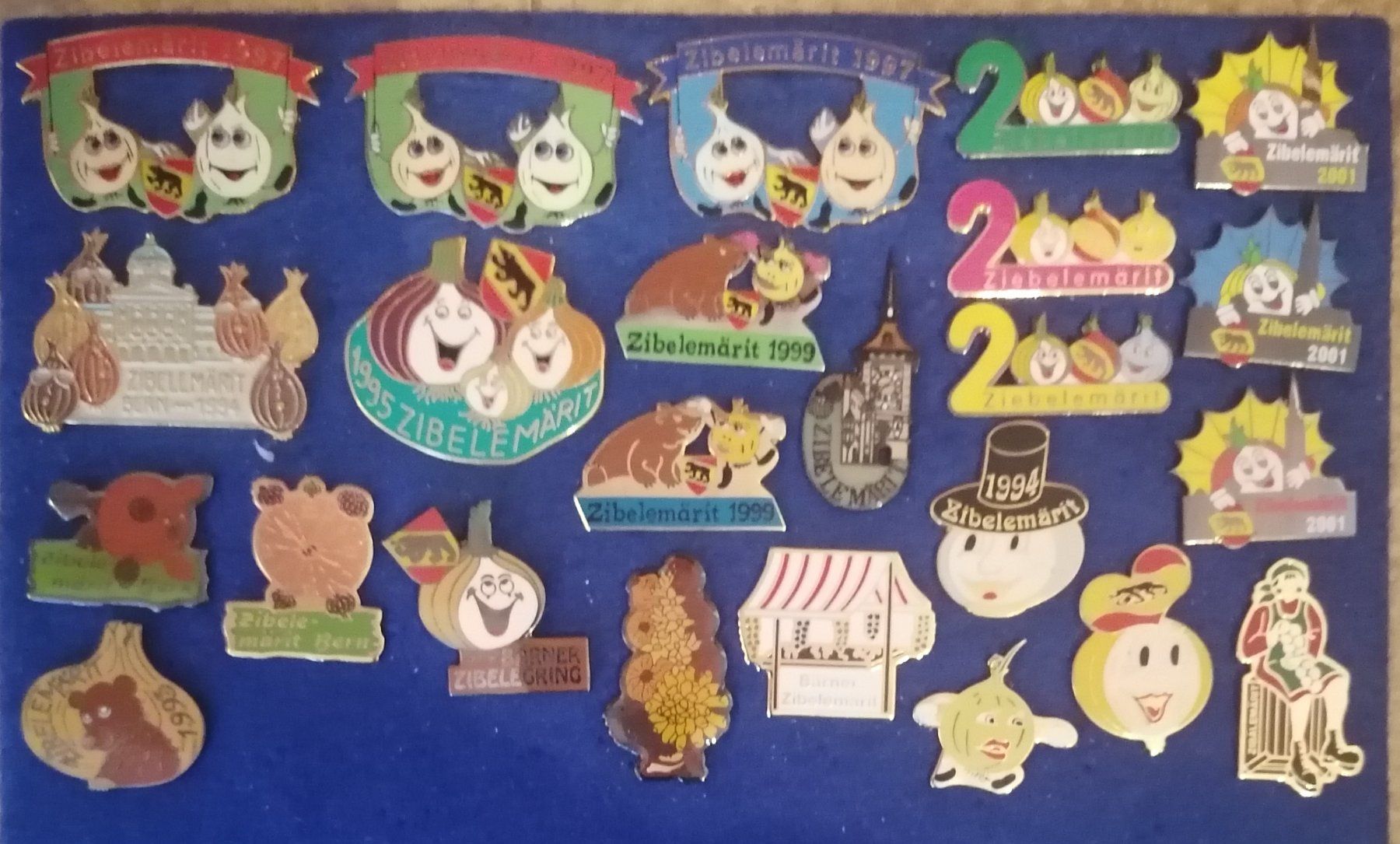Placchette & Badge: Pinsammlung Zibelemärit Bern – Usato da Messen venduto da renklever