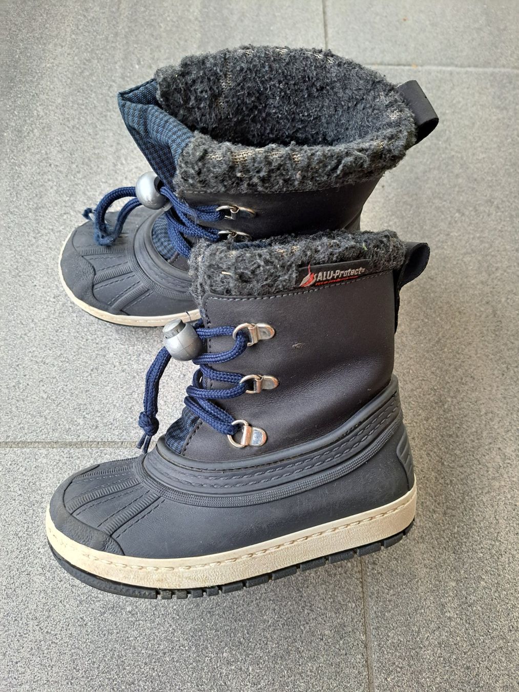 Chaussures garçon: Winterstiefel Gr 24/25 – D'occasion à Bünzen par nagyagi111mail