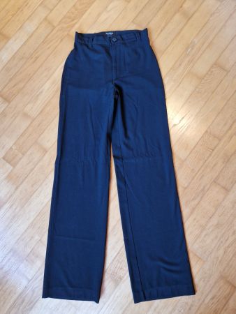 schwarze Stoffhose der Marke Pull&Bear in Gr. 34