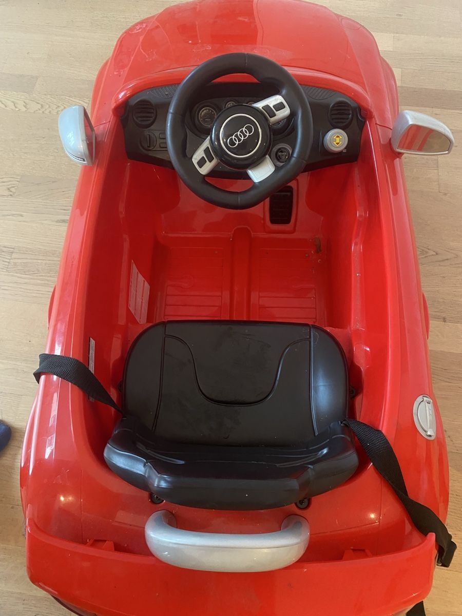 Véhicules pour enfants: Audi TT RS Plus Kinderfahrzeug rot  – D'occasion à Wald ZH par Seller_8 2