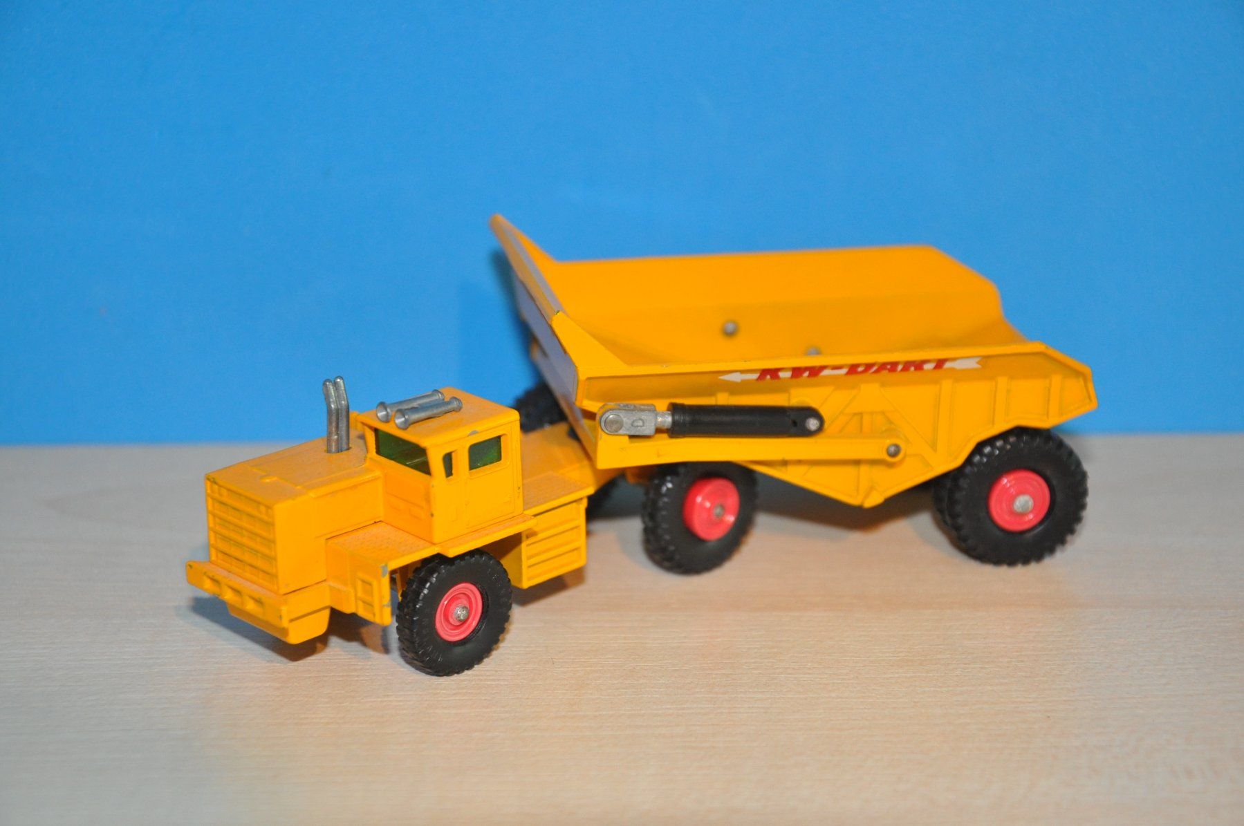 Matchbox Voitures modèles: DART Kipper – Défectueux à Mitlödi par worker04