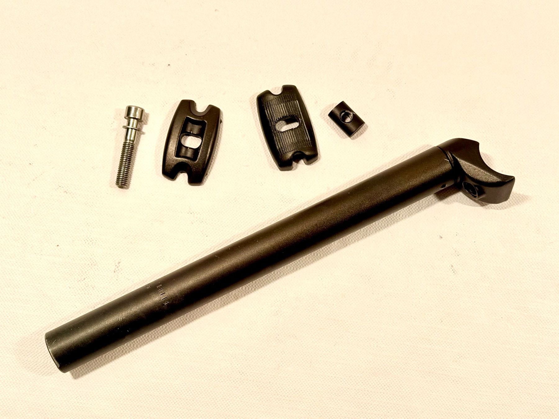 Pezzi di ricambio: UNKNOWN Sattelstütze Schwarz 27.2 mm / 2602 – Usato da Luzern venduto da bikeandbeltcom 1