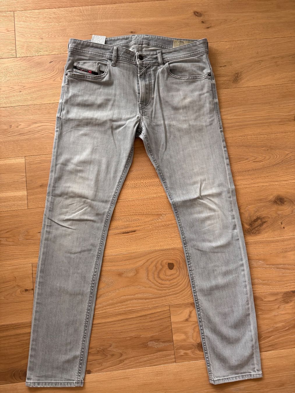 Diesel Jeans: Hellgraue Dieseljeans, Thommer SP, 34/32 – Usato da Zumikon venduto da ver_zbp8