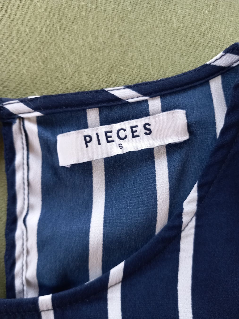 Pieces Vestiti: Robe bleu marine à rayures Pieces – Usato da Faoug venduto da per_kp6r 4