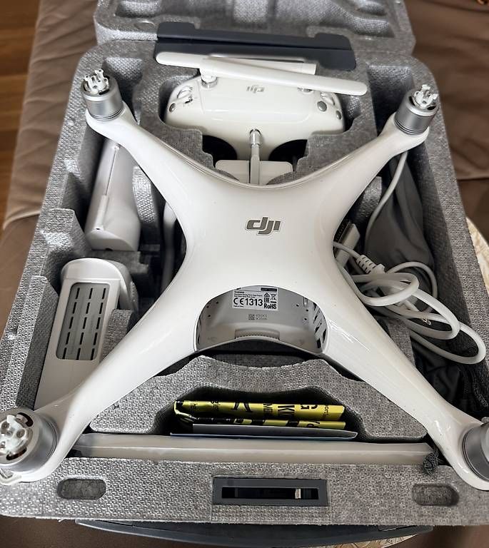 DJI Modellismo RC: DJI Phantom 4 EU  Top Zustand mit Koffer – Usato da Walchwil venduto da JuliaMeldere