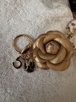 Chanel porte clefs camélia et breloque N5