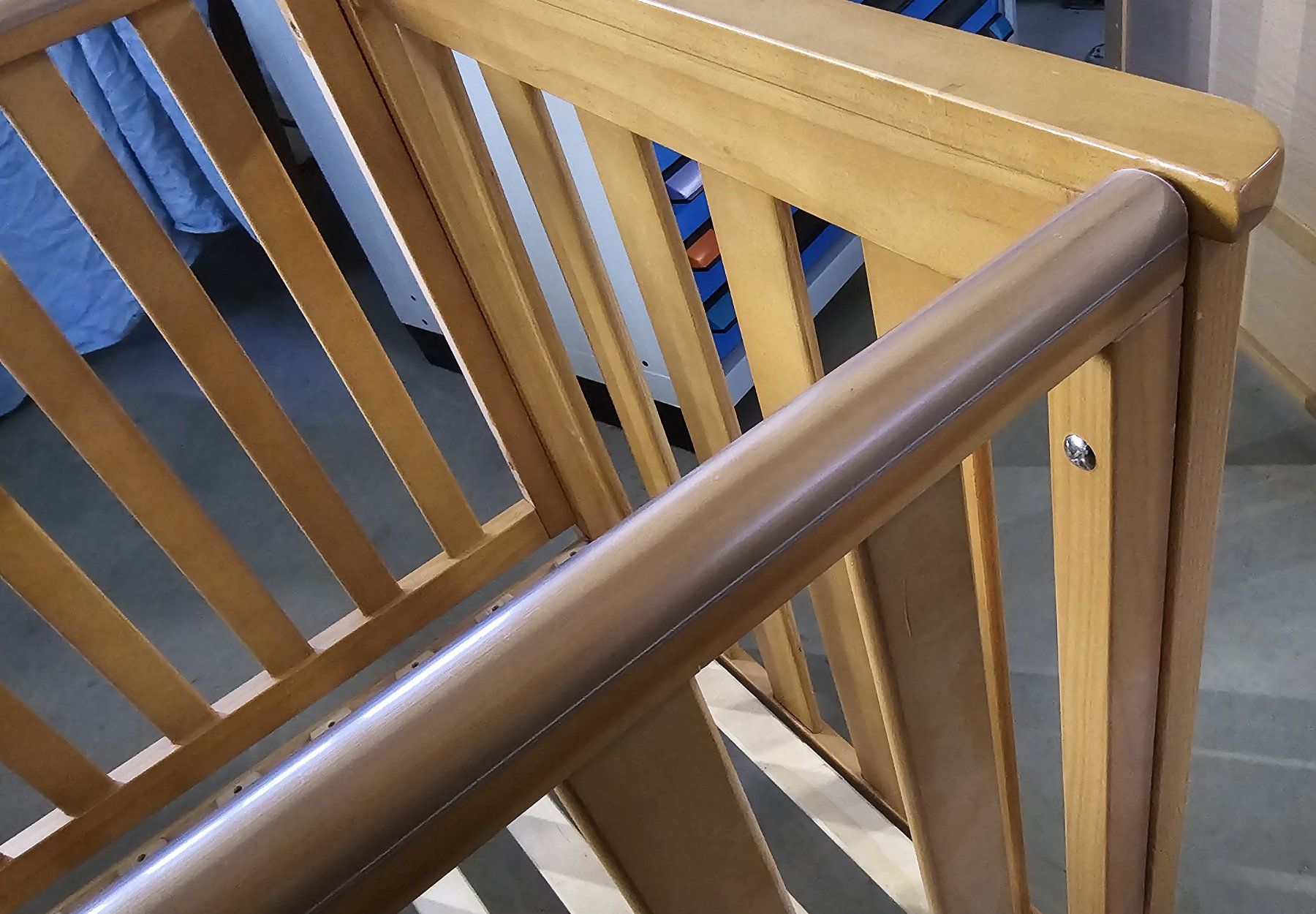 Letti: Kindergitterbett aus Holz mit Matratze – Usato da Altishausen venduto da Jomisaru 7