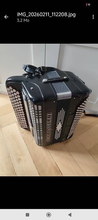 Strumenti musicali: Accordéon  – Usato da La Chaux-de-Fonds venduto da Nivi 2