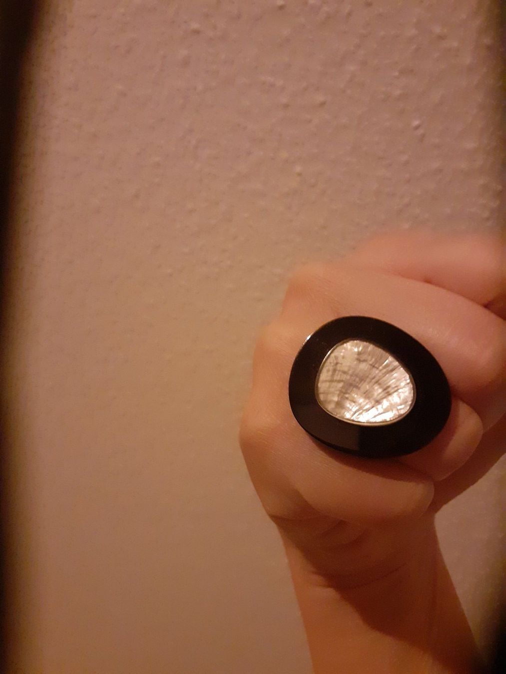 Bagues: Bague noire et nacrée – D'occasion à Boudry par jaq_gjl2 1
