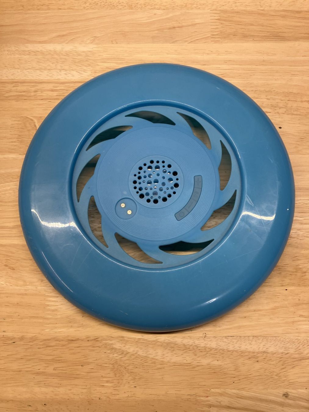 Jouets: Frisbee bluetooth – D'occasion à Sonceboz-Sombeval par com_dt7m