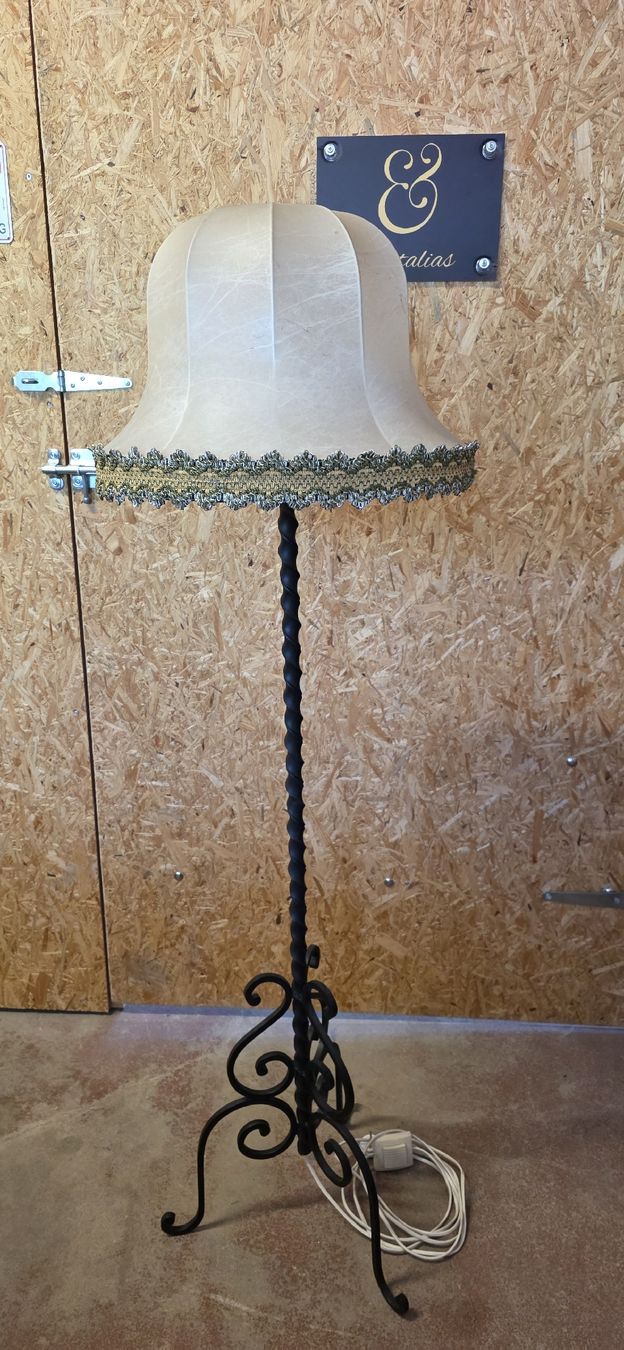Lampade: Vintage Schmiedeeisen Stehlampe – Usato da Kaufdorf venduto da Nati-Nati