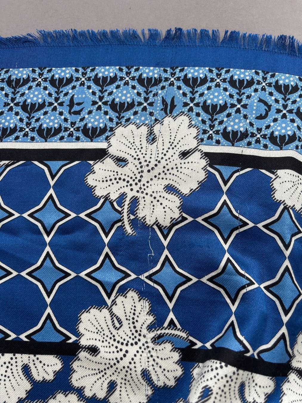 Fendi Foulard & Sciarpe: FENDI grand châle – Usato da Genève venduto da donpepe10 4