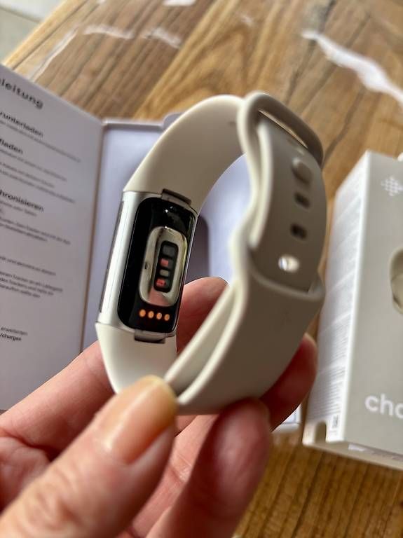 Fitbit Smartwatch: Montre connectée Fitbit charge 6 neuve – Neuf avec emballage d'origine à Perroy par barballalla 3