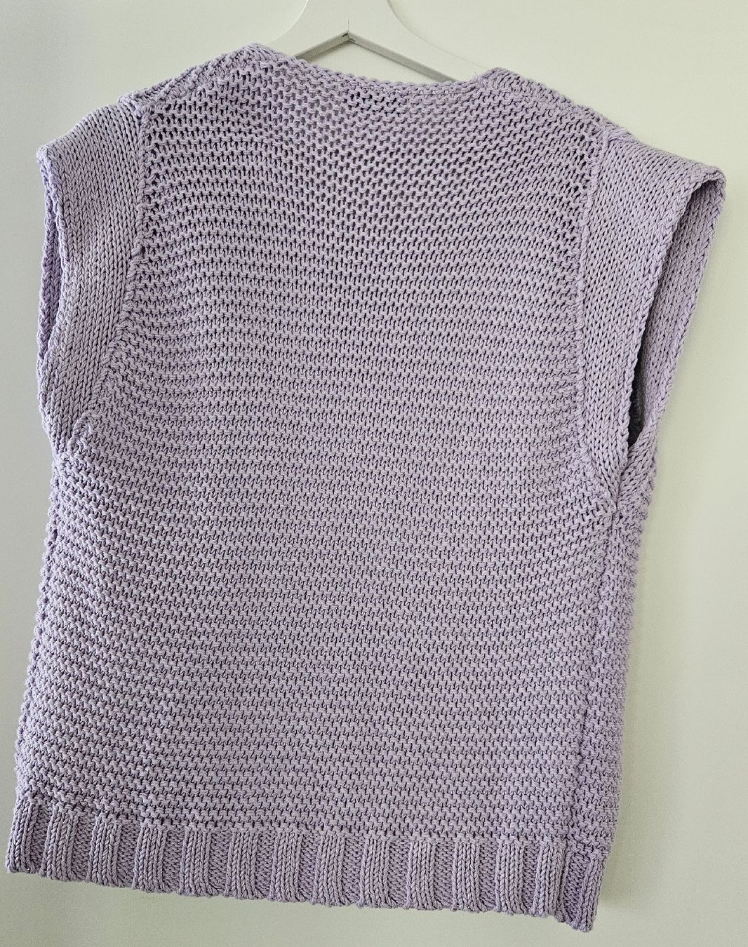 Jacken: Violette Strickjacke mit angedeuteten Schulterpolster – Neu (gemäss Beschreibung) aus Hettlingen von Leaena279 1