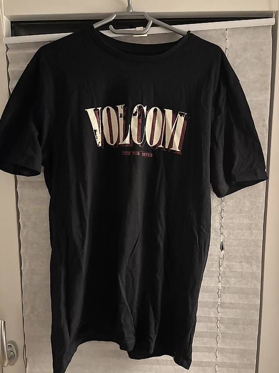 T-shirt: Volcanom Sport Shirt – Usato da Meilen venduto da rr0