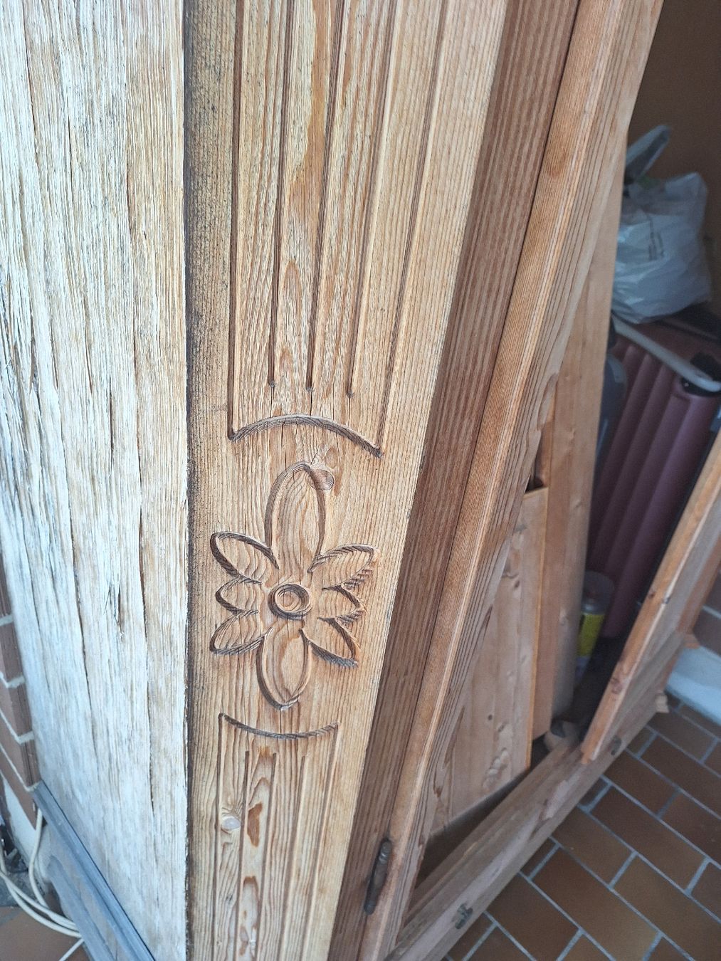 Armadi: Vintage Kleiderschrank,  rustikal – Difettoso da Ettingen venduto da Platzhirsch63 3