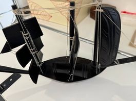 Segelschiff aus Afrikanischen Ebenholz