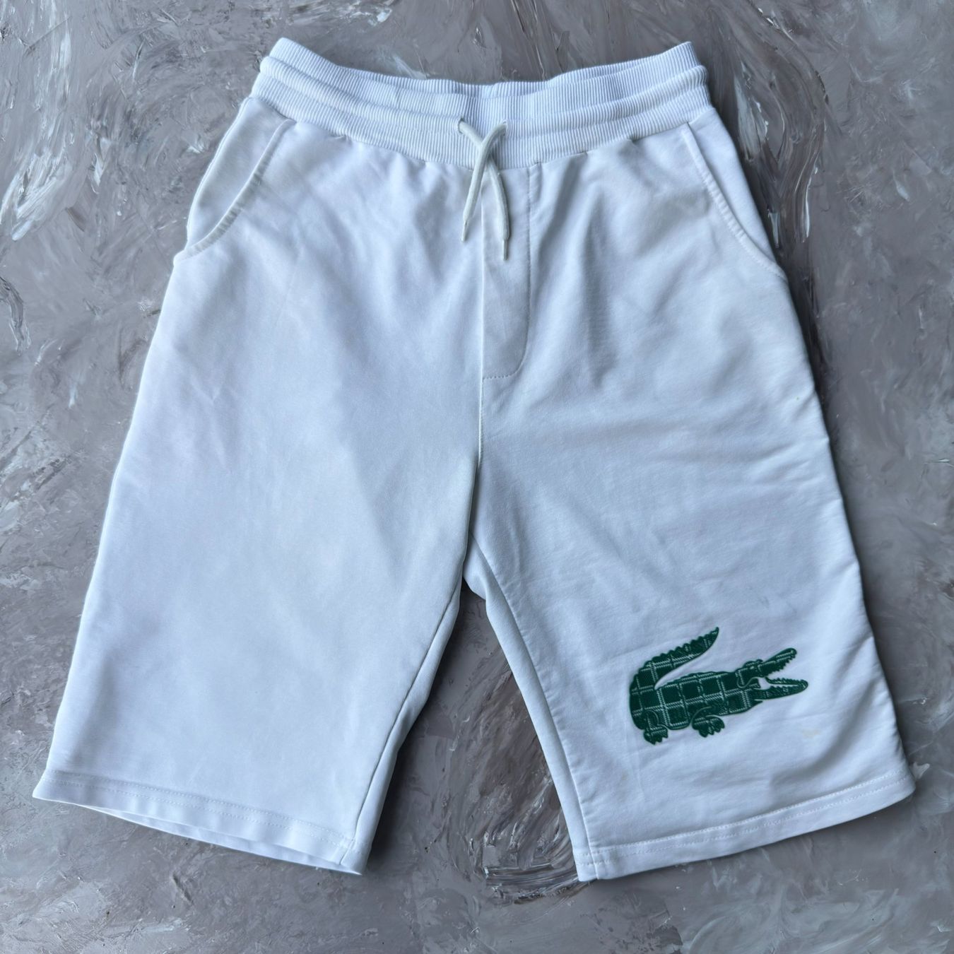Lacoste Pantaloni: Short en Molleton Lacoste Grand Logo – Usato da Thônex venduto da Suisse.Shopping 1