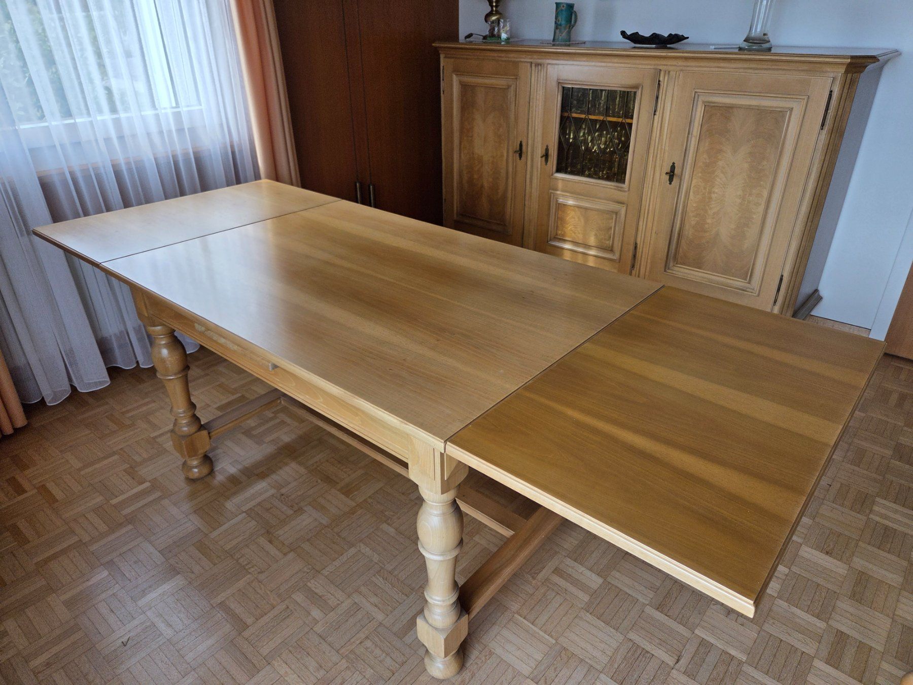 Tavoli: Tisch mit 6 Stühlen – Usato da Schmitten FR venduto da Padau 1