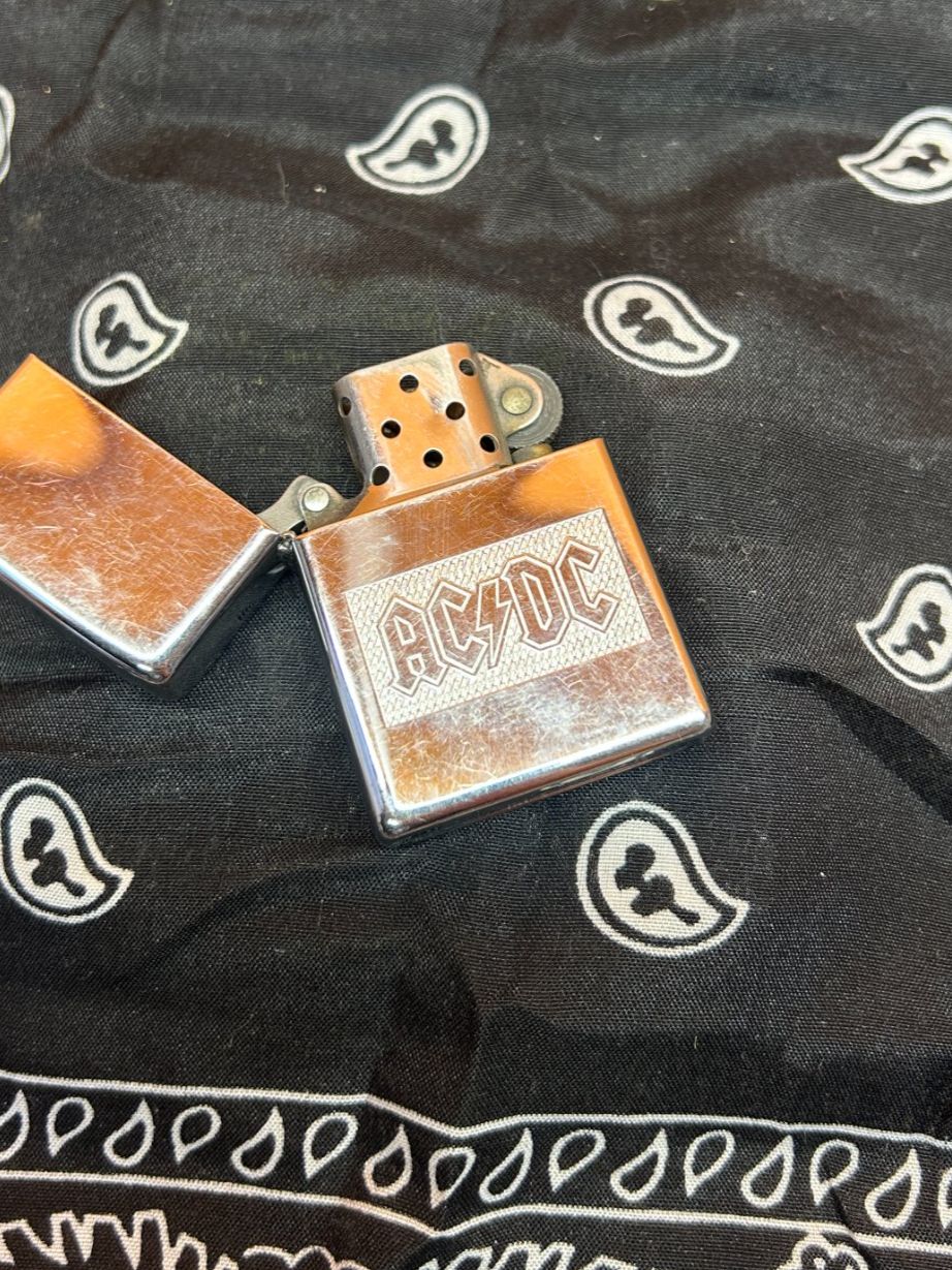 Zippo Accendini: Zippo AC/DC Chrome brillant – Usato da Soyhières venduto da Maponos 1