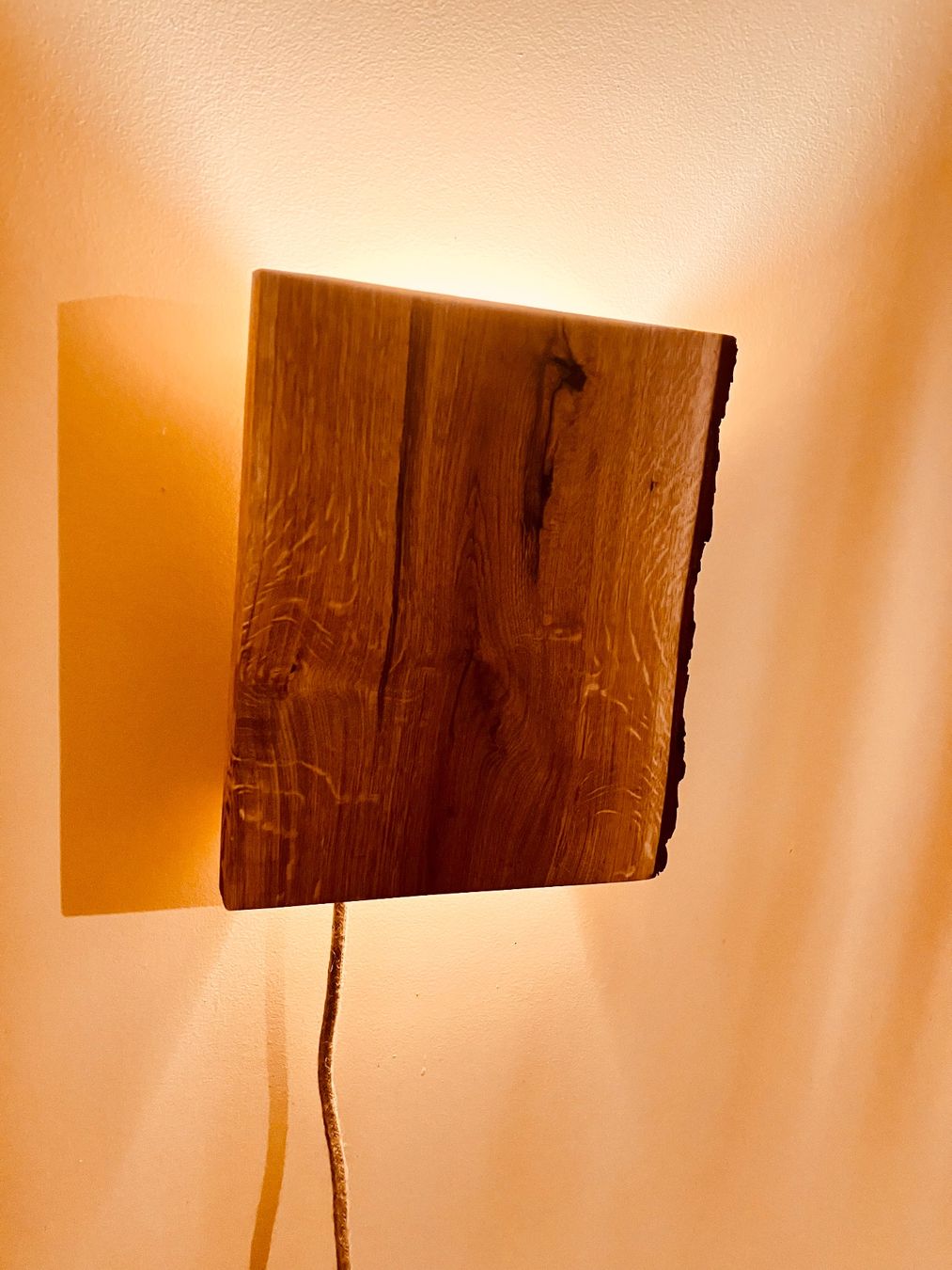 Lampade: Neue Wandleuchte aus massiver Eiche – Nuovo (secondo la descrizione) da Peseux venduto da Happynews 2