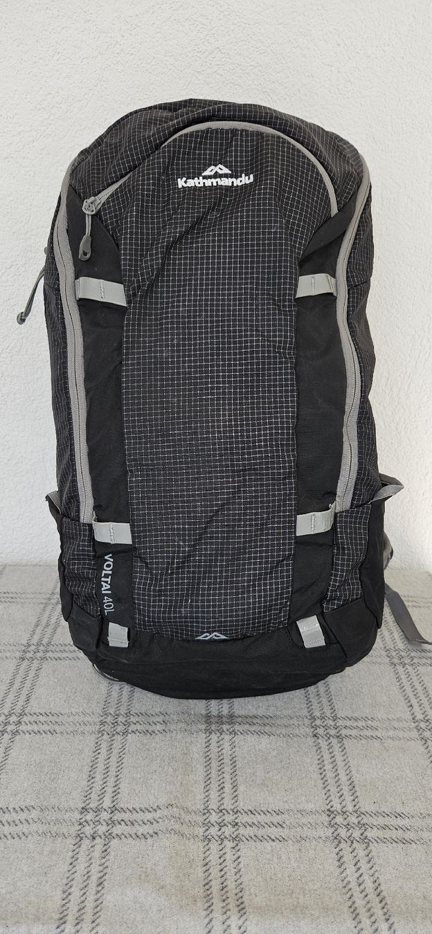 Rucksäcke: Reise- Backpacker-Tramper Rucksack Kathmandu Voltai 40L – Gebraucht aus Münchenbuchsee von Camelot1