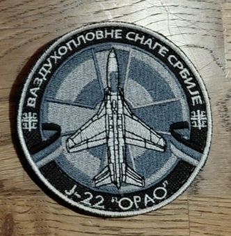 Plaquettes & Badges: Seltener J-22 OPAO Abzeichen/Patch der serbischen Luftwaffe – Neuf avec emballage d'origine à Derendingen par Nellino01