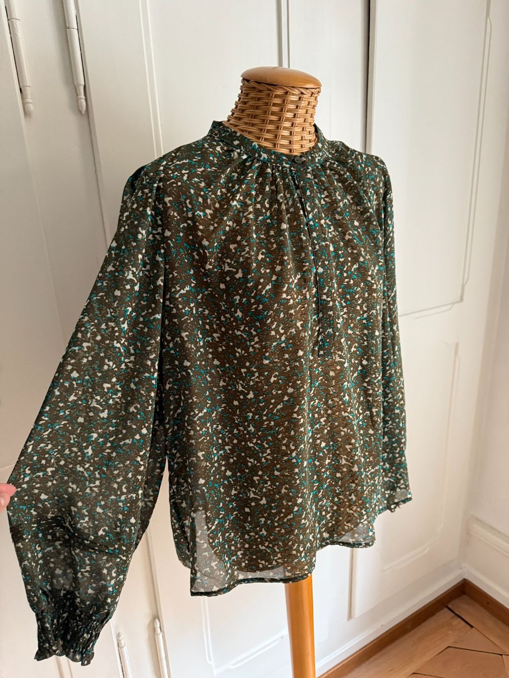 Tom Tailor Chemisiers: TOM TAILOR - Chiffonbluse olivgrün gemustert 42 – D'occasion à Zürich par Diazaio 1