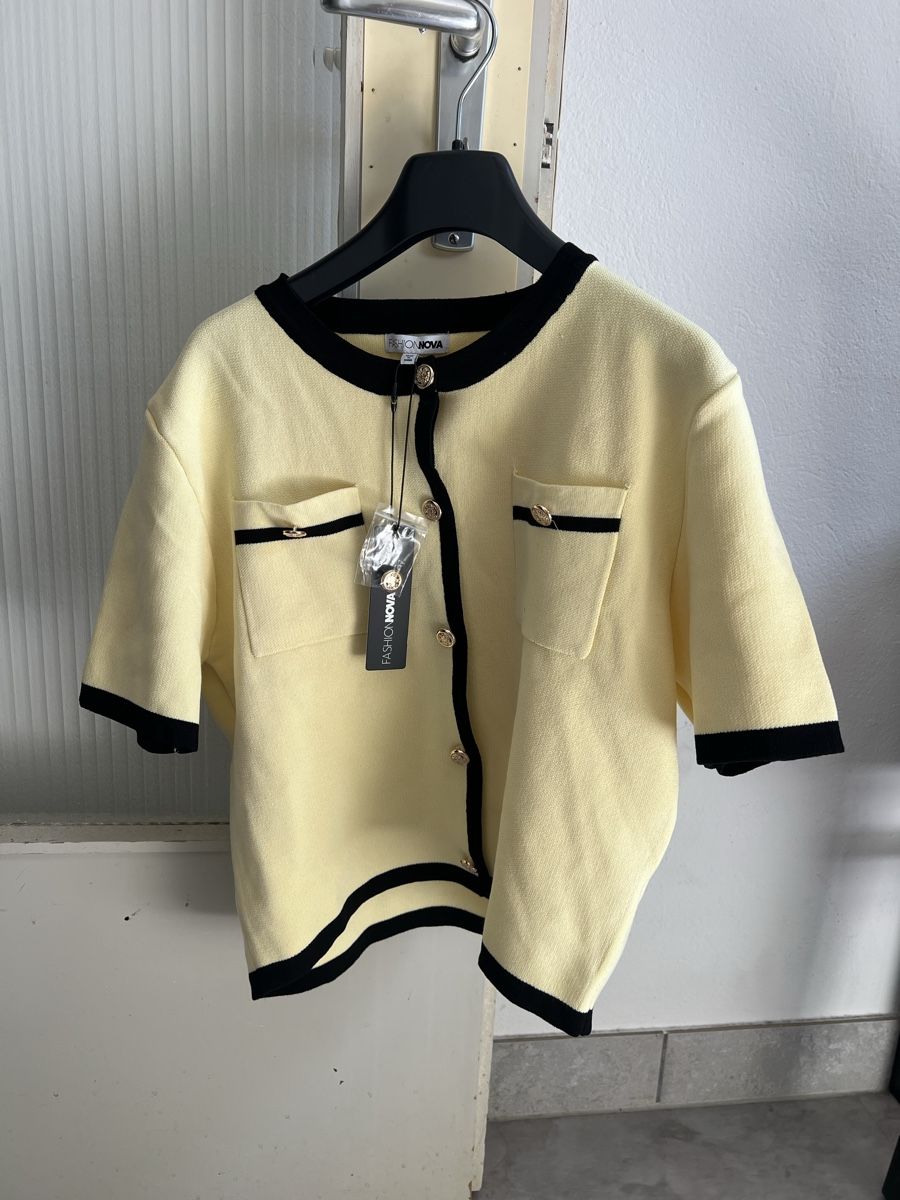 Tops: Fashion Nova Top  – Neu und originalverpackt aus Kirchberg BE von lea_kb6y