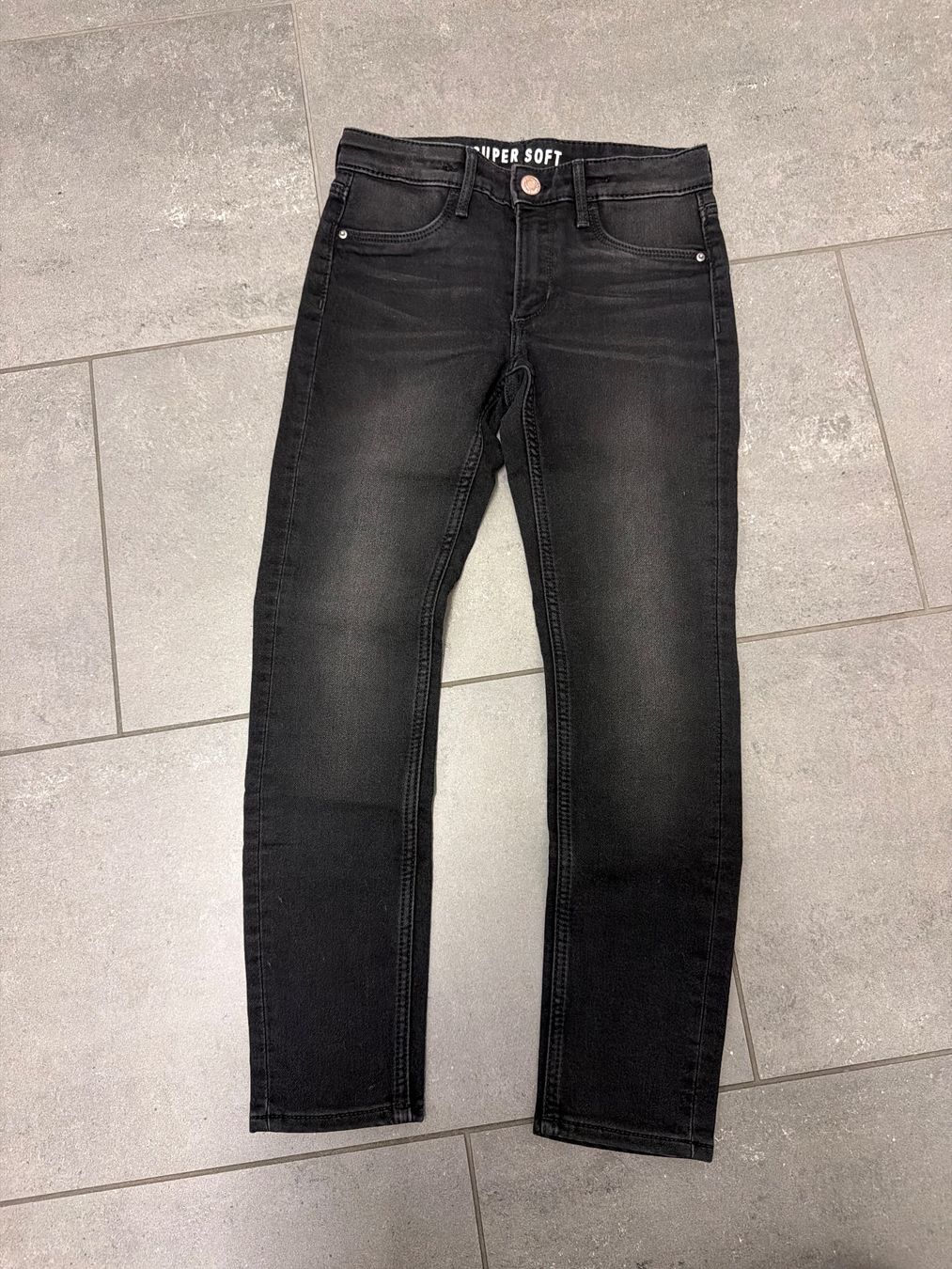 H&M Pantaloni: Jeggins / Jeans von H&M – Nuovo e nell'imballaggio originale da Steffisburg venduto da elle013
