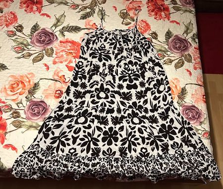 Robe d?été blanche à motifs noirs ? Taille XL