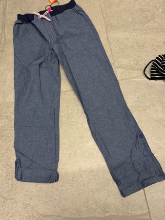 Pantalon été taille 134 neuf raccourci en 3/4