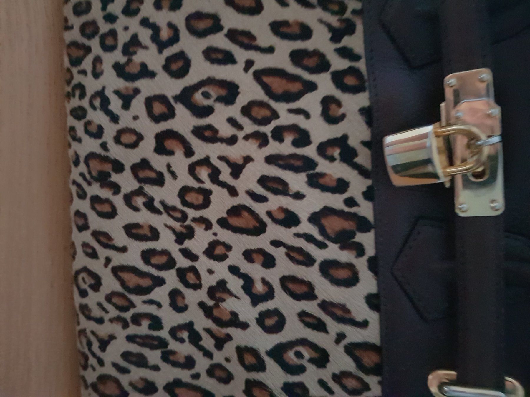 Borse da donna: Leder Tasche mit  Echtfell – Usato da Stansstad venduto da leoni66 3