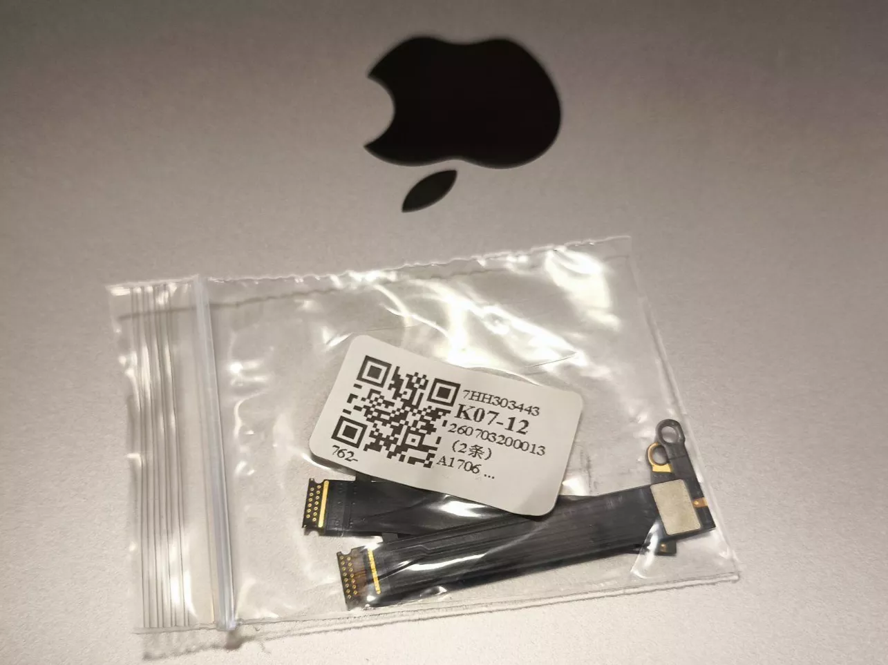 Apple Notebook: LED Backlight Flexkabel MBP 13" - 15" 2016-2017 (Flexgate) – Difettoso da Möhlin venduto da mcintel