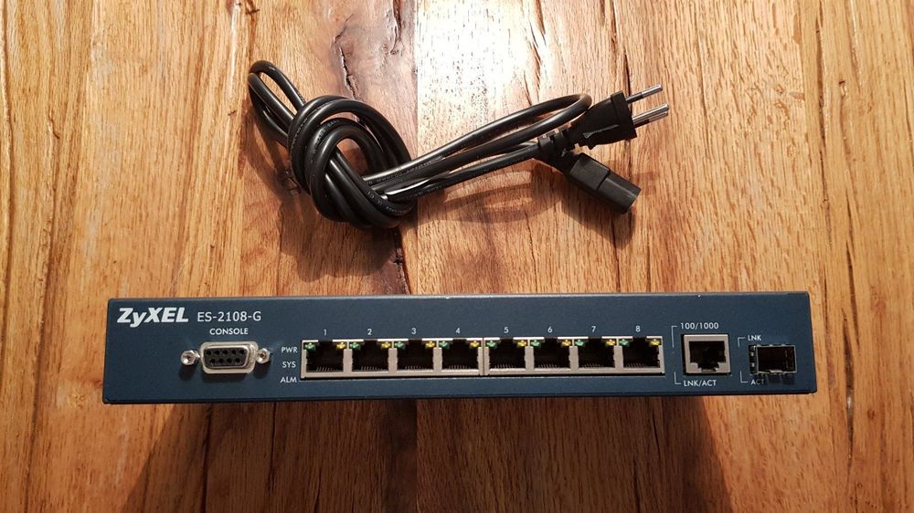 8 Port Gigabit Switch Zyxel ES-2108-G | Kaufen auf Ricardo