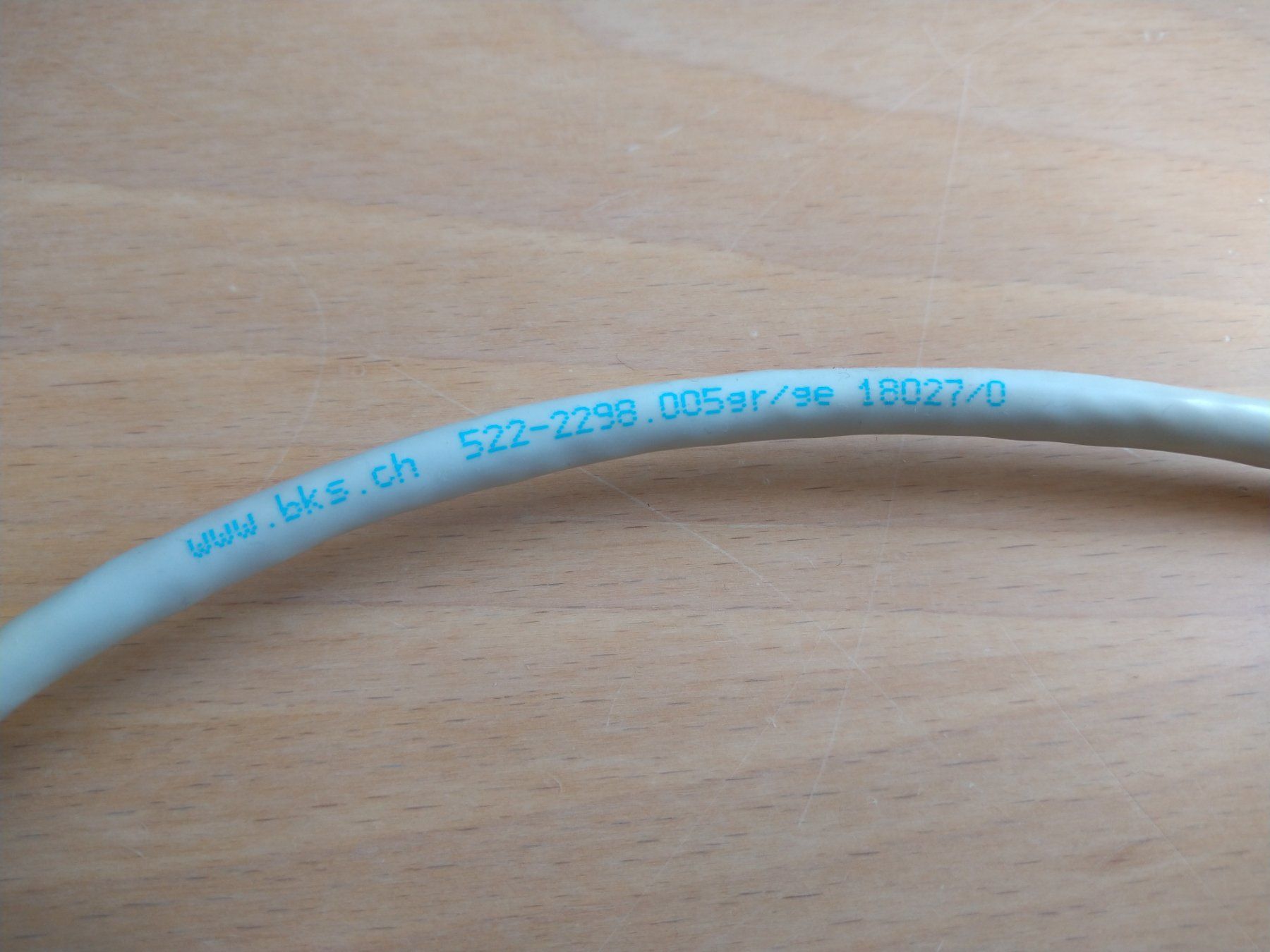 BKS Cavi: BKS Homenet Gigabit Ethernet Patchkabel 50 cm lang, grau – Usato da Winznau venduto da Cassjopaya 2