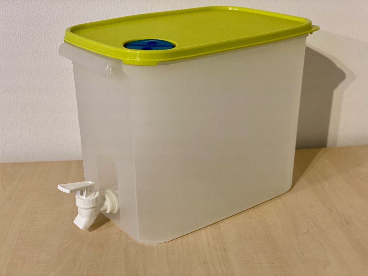 Tupperware Contenitori & Simili: Tupperware Getränkespender 8,7 liter – Nuovo e nell'imballaggio originale da Worben venduto da Teddy112