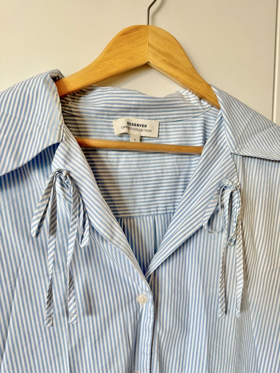 Blusen: Reserved cotton shirt with wide collar – Gebraucht aus Brugg AG von Winter789 4