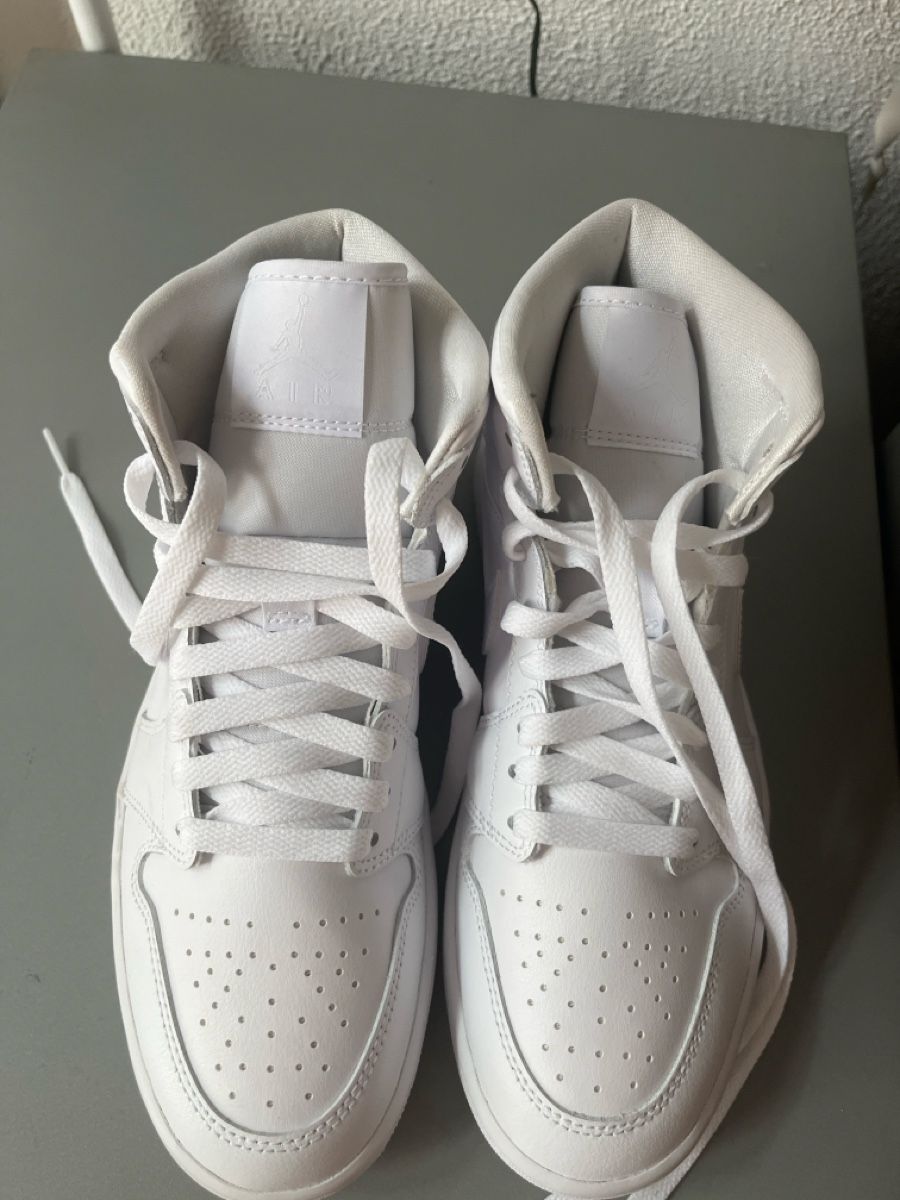 Jordan Chaussures hommes: Baskets Air Jordan 1 Mid blanches pointure 40 – Neuf avec emballage d'origine à Crissier par ari_pqk7 2
