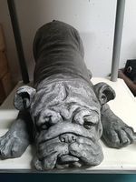 Schwere Bulldogenstatue